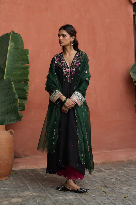 Kaleera Kurta Set