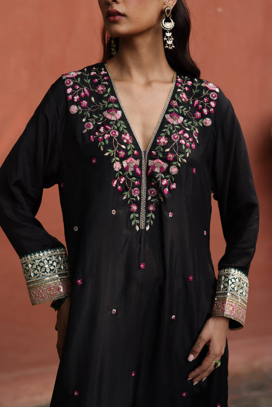 Kaleera Kurta Set