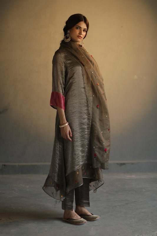 Jhilmil Kurta Set