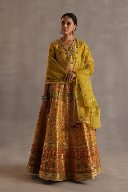 Saras Lehenga