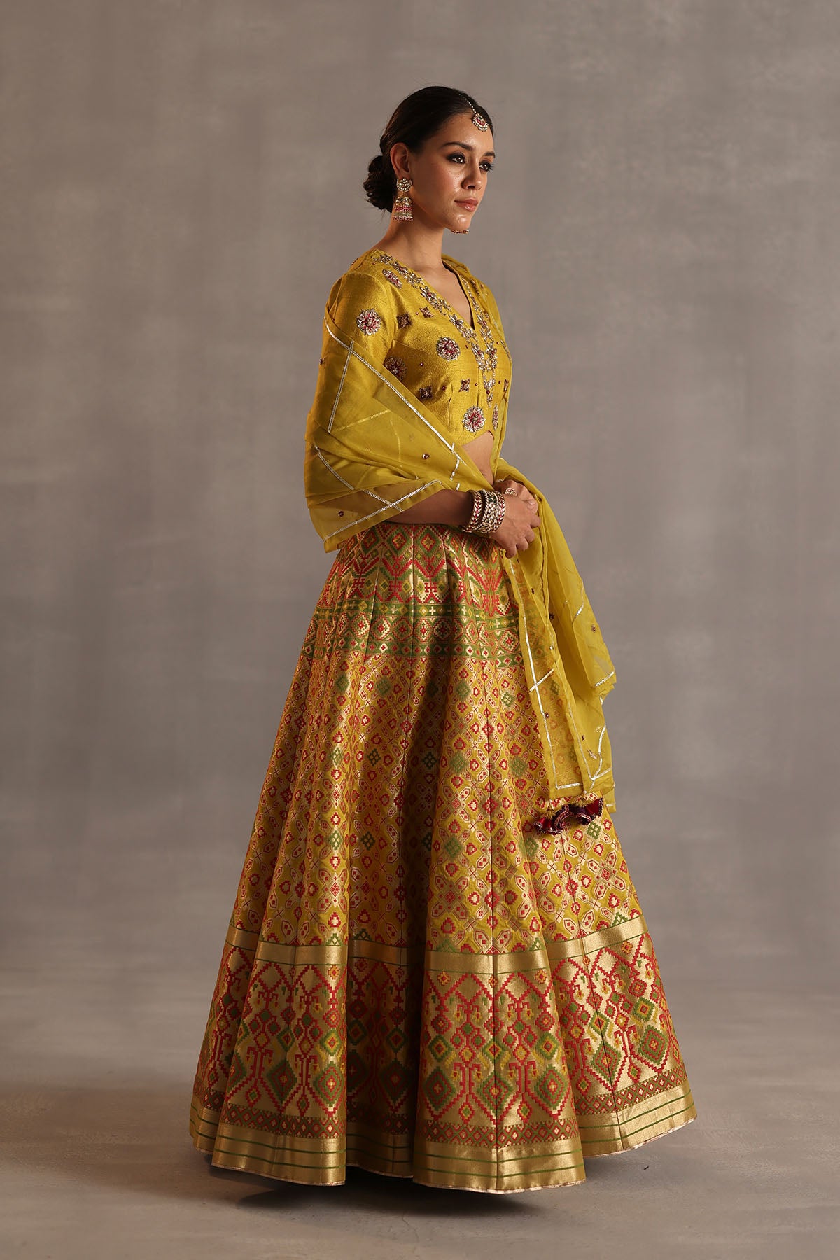 Saras Lehenga