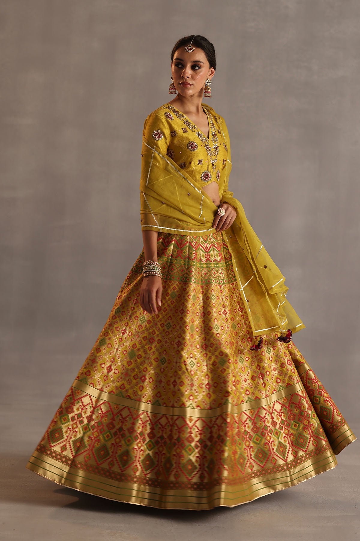 Saras Lehenga
