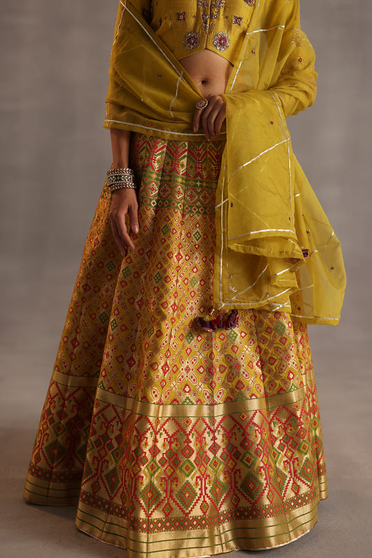 Saras Lehenga