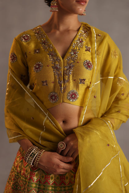 Saras Lehenga