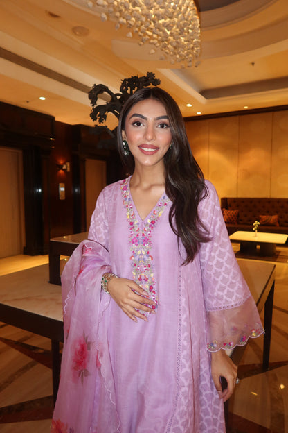Mallaika Chedda in Rua Kurta Set