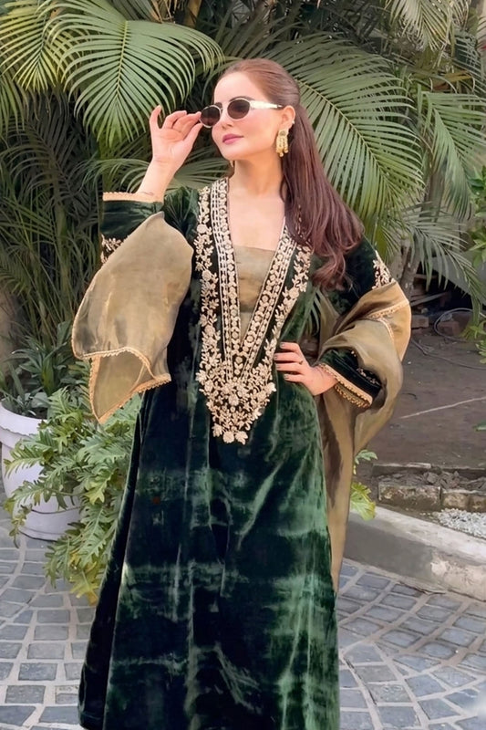 Ish Kaur in Minar Kurta Set