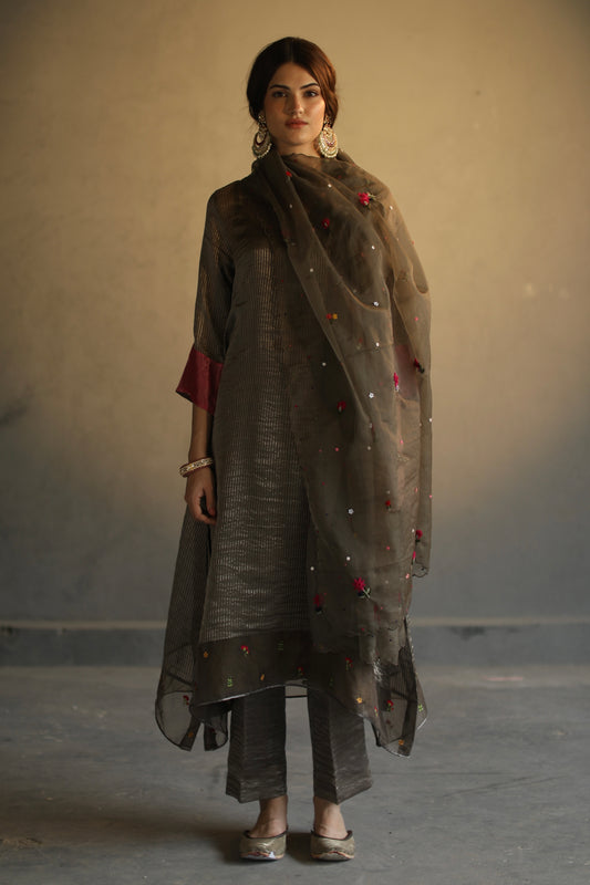 Jhilmil Kurta Set